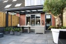 Terrasoverkapping  met zonwering en RVS spots geplaatst in Tiel